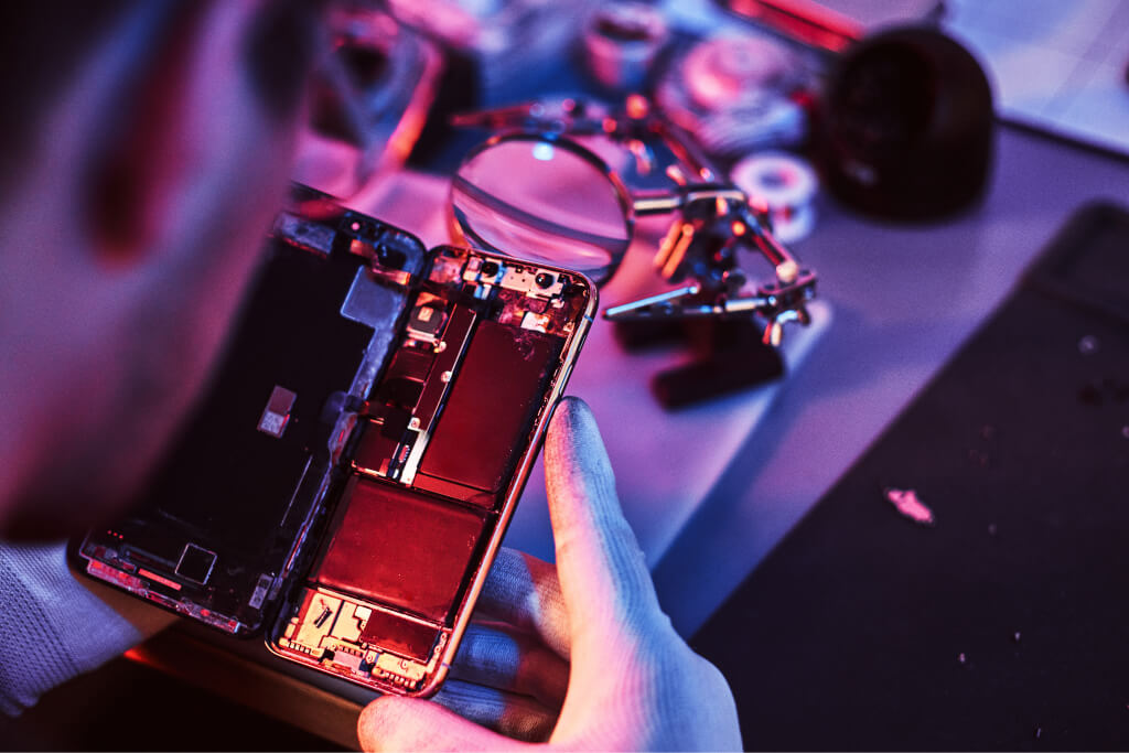 technician-carefully-inspect-the-internal-parts-of-PY29QRN.jpg